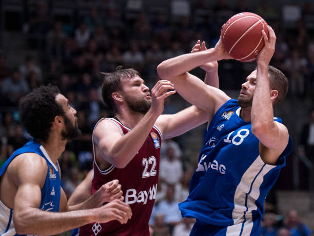 更趋谨慎 更趋谨慎